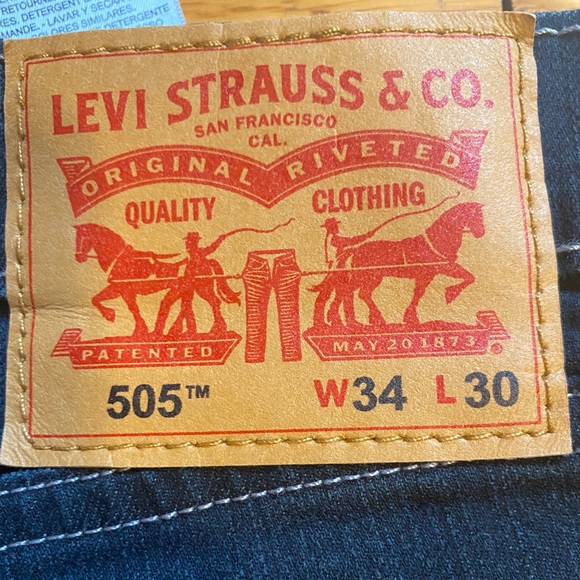 Levi Strauss men’s dark wash jeans. Like new - Picture 4 of 6